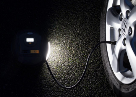 Компрессор автомобильный Ring RTC400 Digital Tyre Inflator c LED фонарём