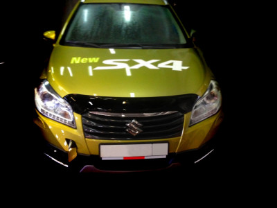 Дефлектор капота Suzuki SX4 2013-. темный
