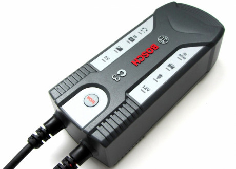 Автоматическое зарядное устройство Bosch C3M (018999903М)